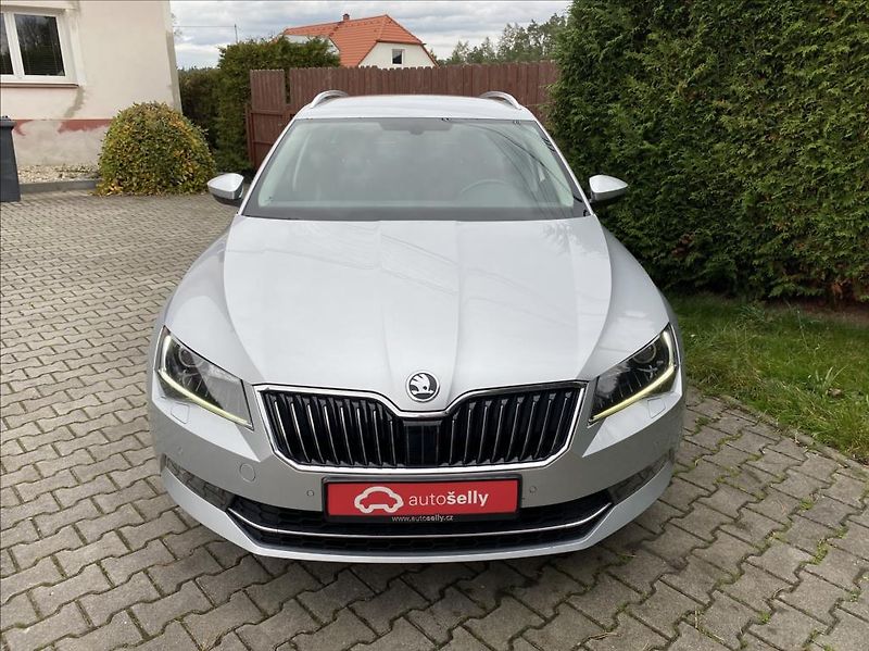 Škoda Superb 2,0 TDi  EXECUTIVE / DSG / NAV - fotka 8 z 37