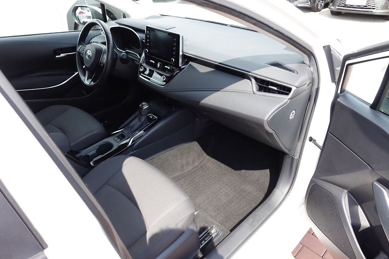 Toyota Corolla 1,8HSD Comfort + Style - fotka 12 z 31