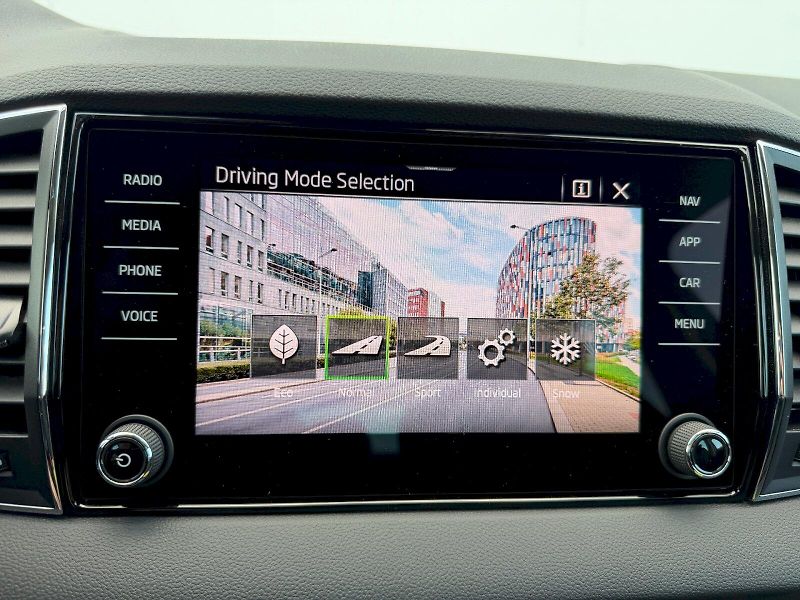 Škoda Karoq (2025) 2.0 TDI 110kW 4x4 DSG Top Sele - fotka 19 z 35