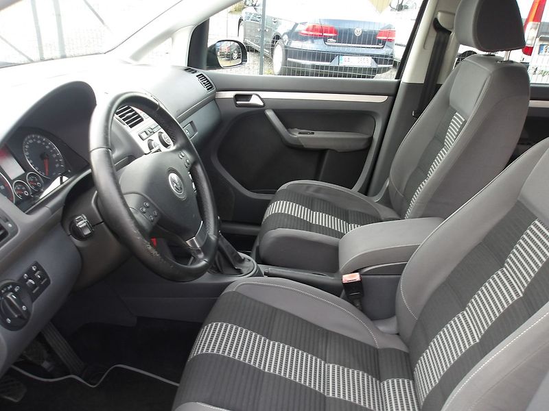 Volkswagen Touran 1,6i 75kW ! KRASAVEC !!! - fotka 16 z 26