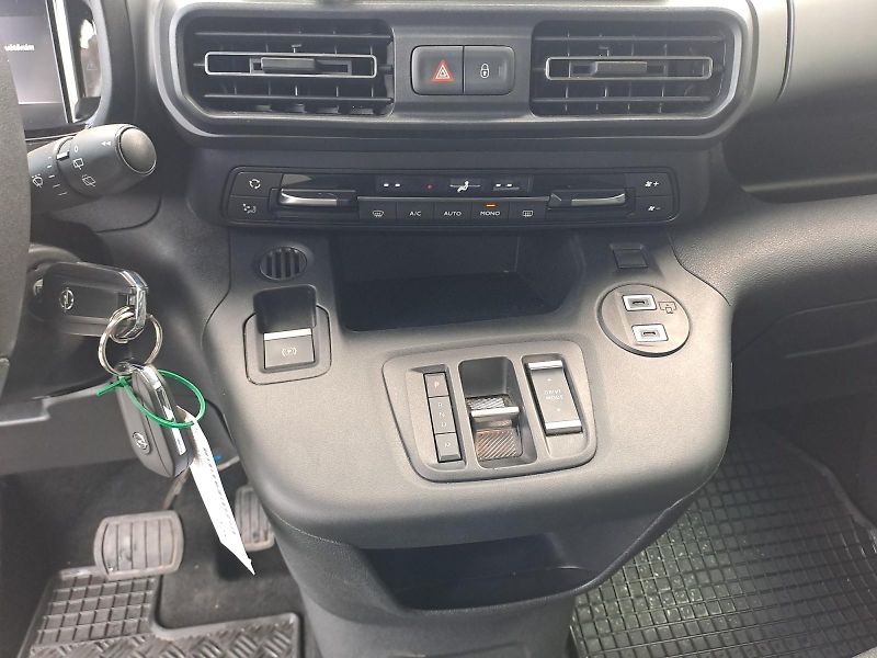 Opel Combo (2024) 1.5CDTI 96kW Elegance AT 7míst - fotka 12 z 15