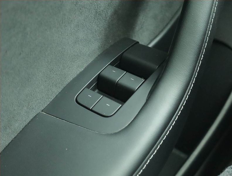 Tesla Model 3 (2022) Long Range 4WD 79kWh, SoH 91% - fotka 16 z 23