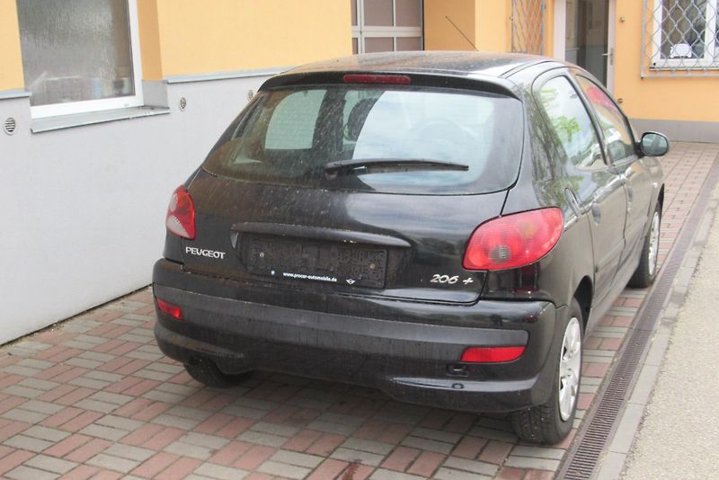 Peugeot 206 + 1.1i KLIMA - fotka 8 z 15