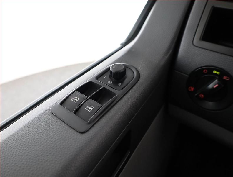 Volkswagen Transporter (2010) 2.0 TDI, 1Maj - fotka 9 z 12