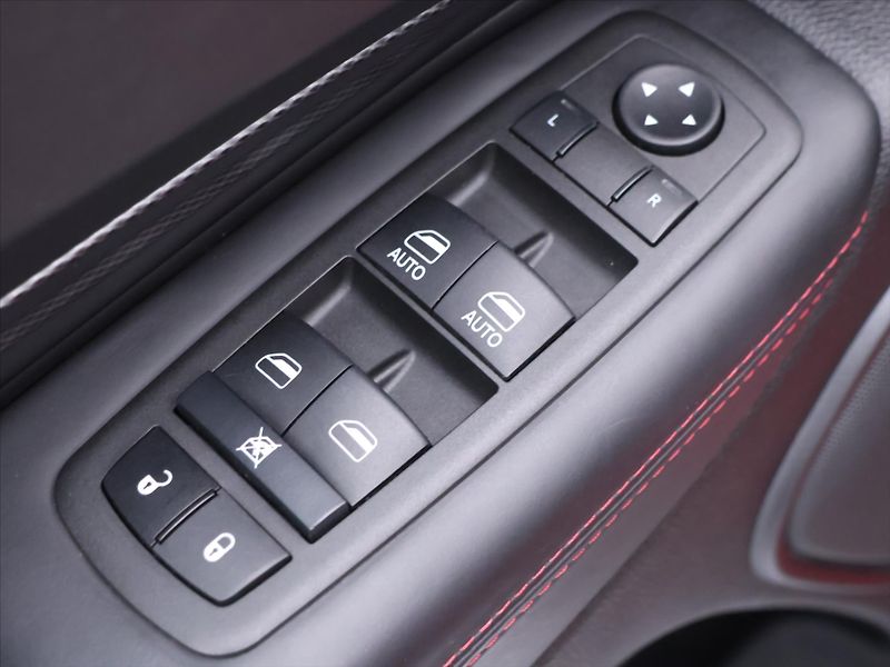 Dodge Durango 5,7 Hemi 268kW R/T Aut. AWD - fotka 17 z 38