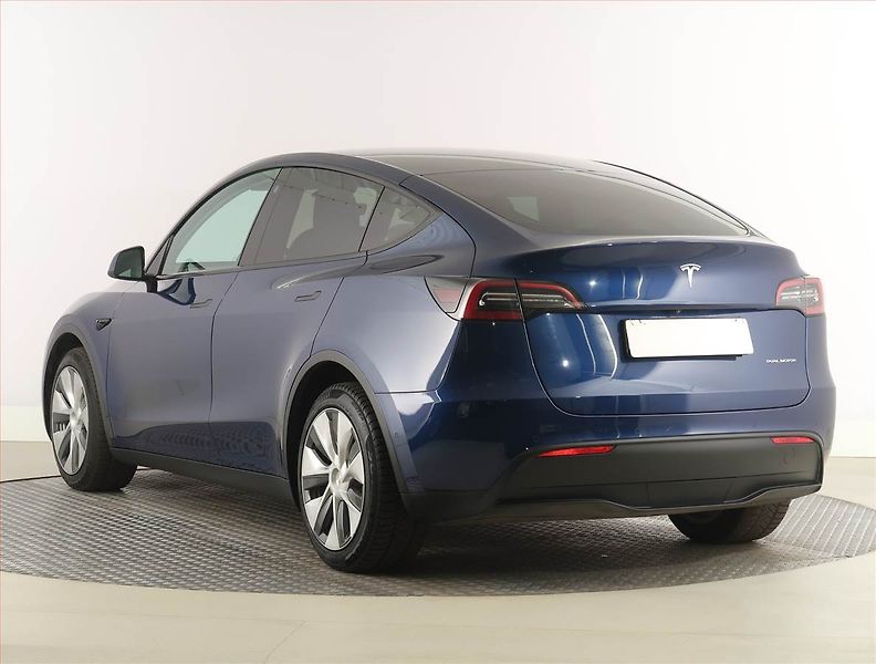 Tesla Model Y (2022) Long Range AWD 79kWh, SoH 91% - fotka 4 z 33