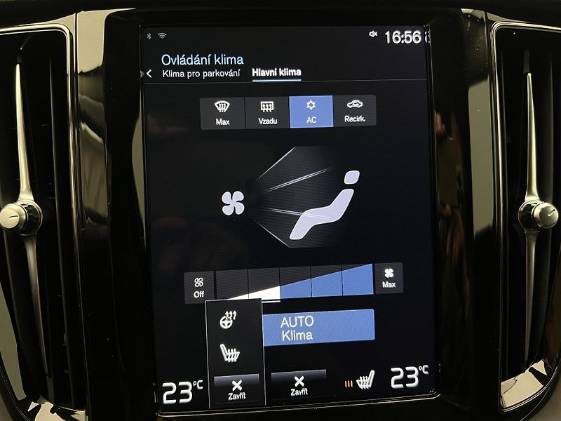 Volvo XC60 B4 AWD MOMENTUM AUT - fotka 35 z 43