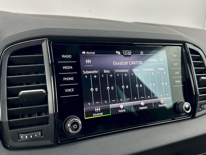 Škoda Karoq (2025) DSG 2.0TSI 140kW 4x4 SportLine - fotka 18 z 37