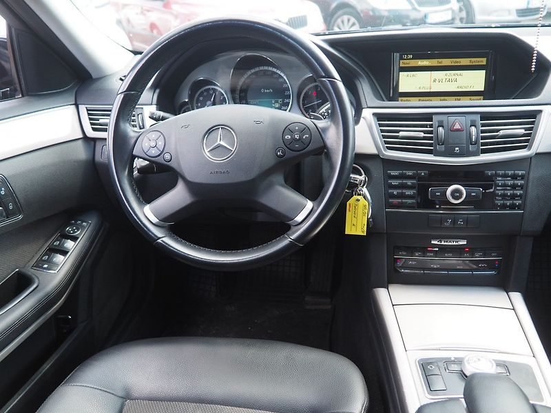 Mercedes-Benz Třídy E (2010) 350 CDI V6, 4Matic, AT, Avantg - fotka 16 z 35