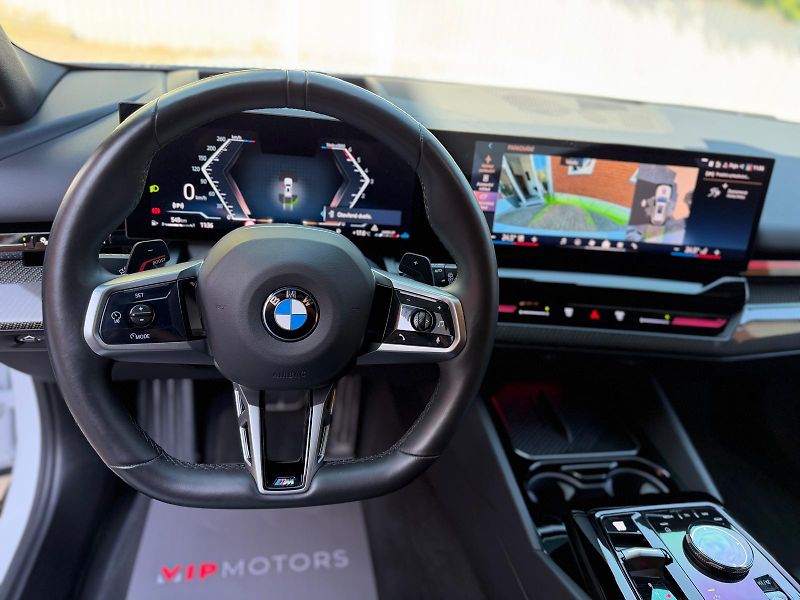 BMW Řada 5 520xD-M PAK-R20-PANO-H&K-TAŽ - fotka 12 z 33