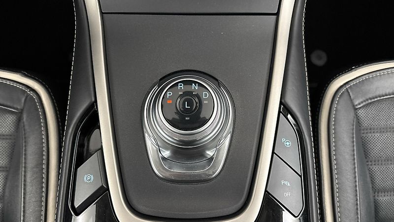 Ford S-MAX 2.5 Duratec Hybrid AUT Vignale - fotka 24 z 29