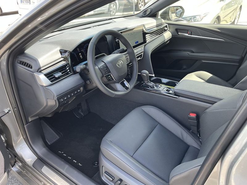 Toyota Camry 2.5 Hybrid Executive - fotka 12 z 29