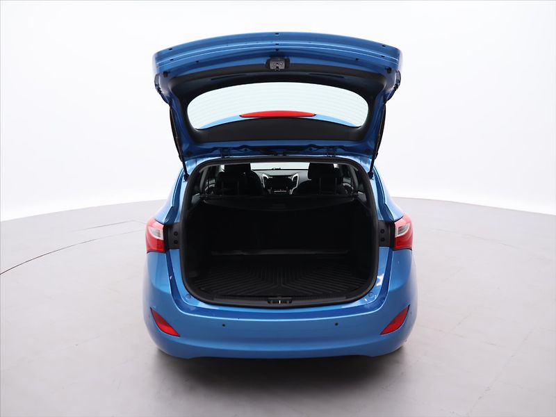 Hyundai i30 1,6 CRDi 81kW CZ Weekend - fotka 9 z 38