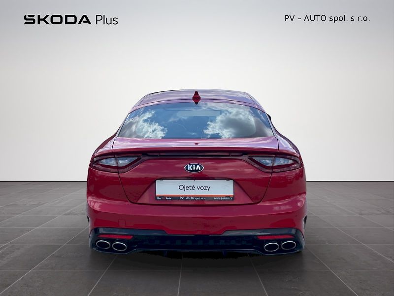 Kia Stinger (2017) 3.3 GT 272 kW 4x4 Automat - fotka 28 z 33