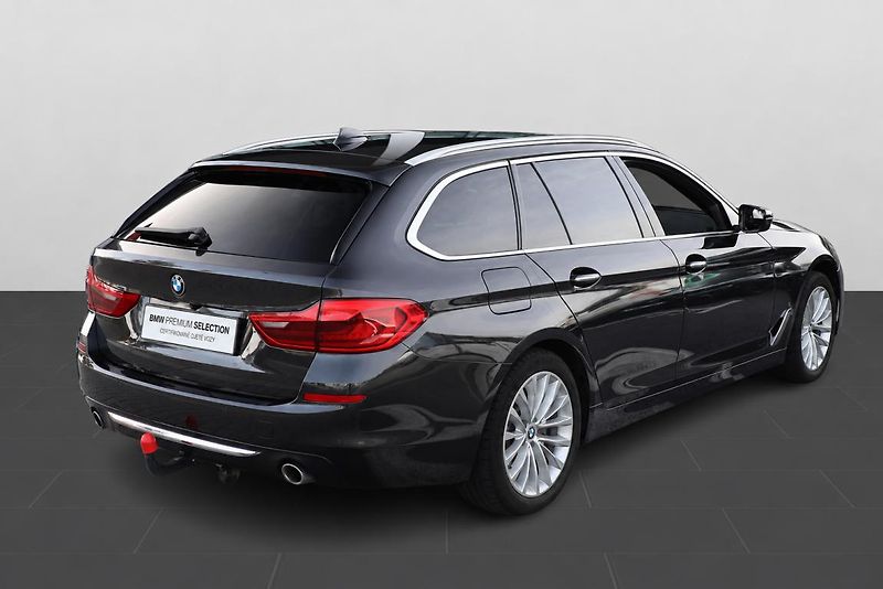 BMW Řada 5 520d xDrive Touring - fotka 15 z 16