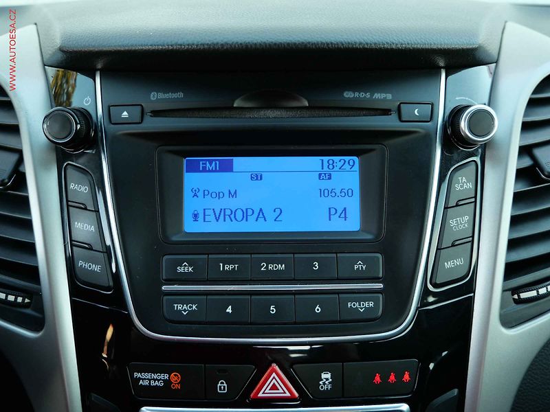 Hyundai i30 (2015) 1.6 MPi, 2.maj,ČR, AC, tempo - fotka 16 z 18