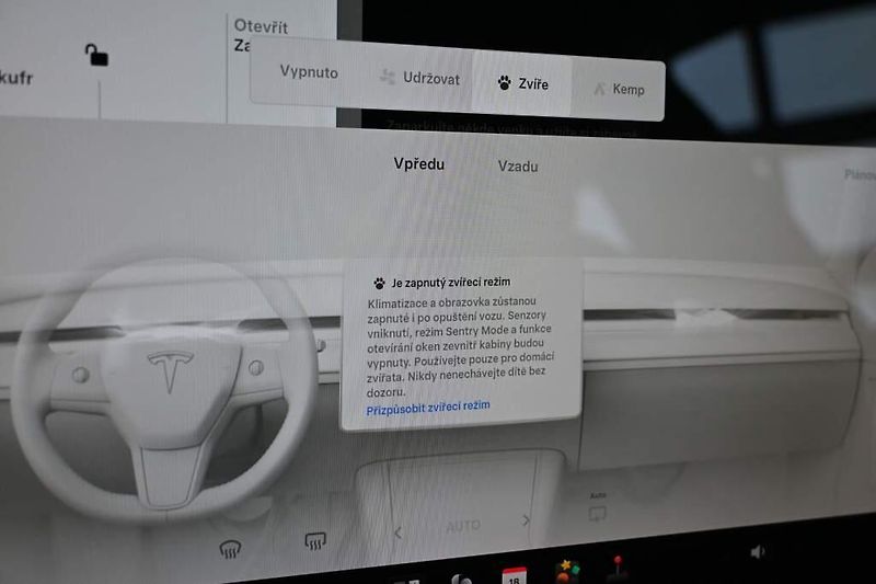 Tesla Model 3 (2019) AWD DUALMOTOR 350 KW LED Kamer - fotka 25 z 36