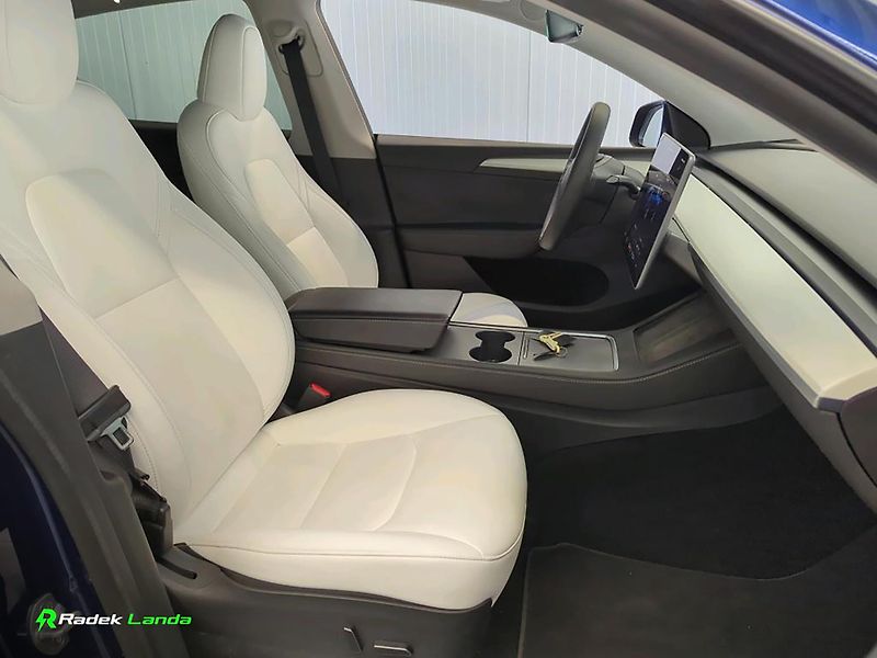 Tesla Model Y (2023) Standard Range RWD, LFP - fotka 7 z 11