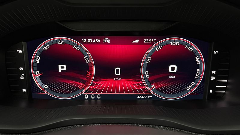 Škoda Karoq 1.5 TSI DSG Sportline - fotka 10 z 27