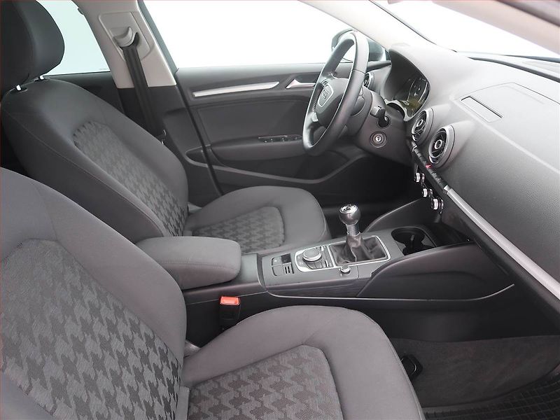 Audi A3 (2015) 1.6 TDI, Serv.kniha, Navi - fotka 9 z 19
