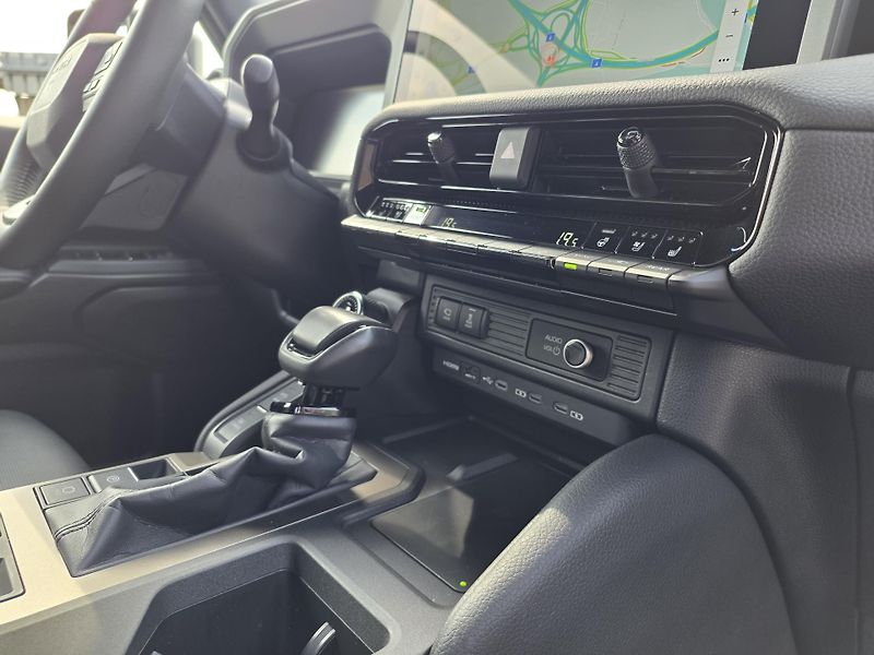 Toyota Land Cruiser 2.8-INVINCIBLE-ZÁRUKA-DPH - fotka 73 z 77