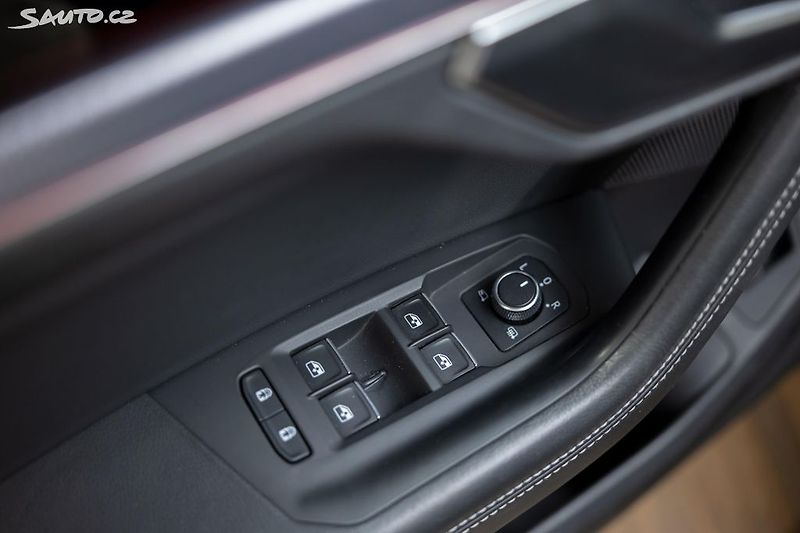 Volkswagen Touareg R-Line 3.0 TDI 210 kW - fotka 34 z 50