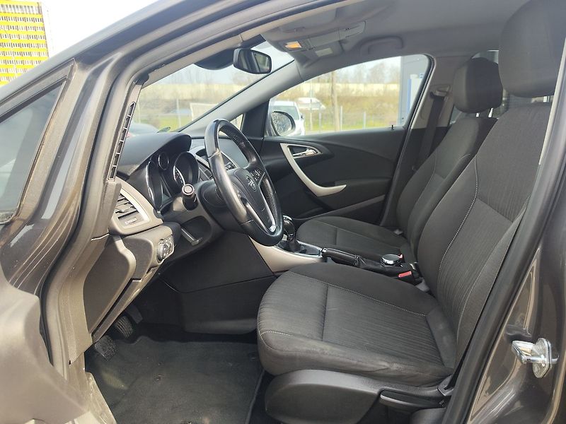Opel Astra 1.4i/74kW Enjoy ČR - fotka 13 z 31