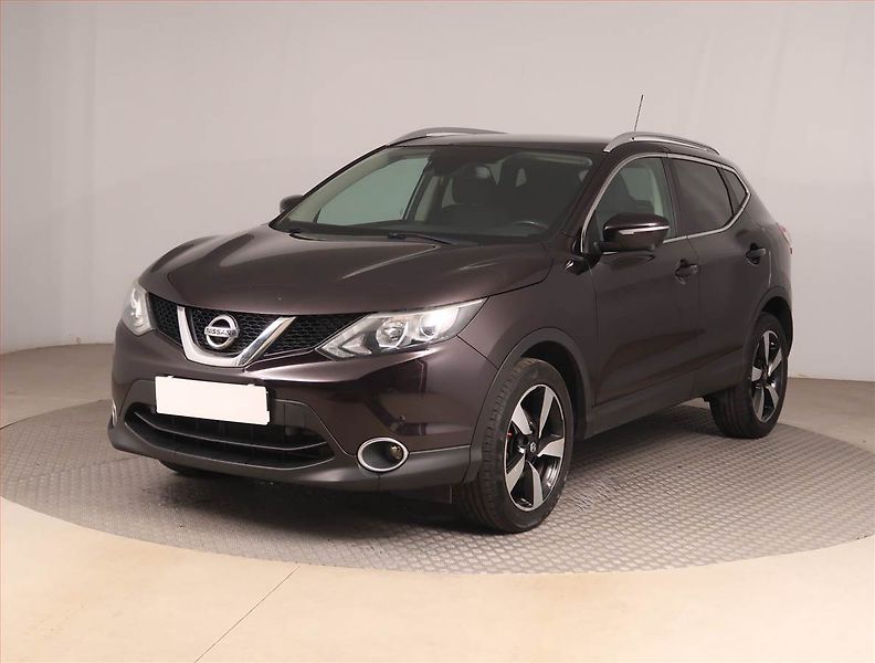 Nissan Qashqai (2015) 1.2 DIG-T, ČR,1.maj - fotka 2 z 15
