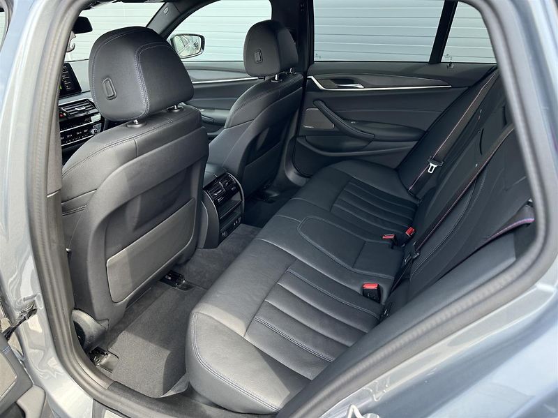 BMW Řada 5 520d xDrive Touring - fotka 10 z 17
