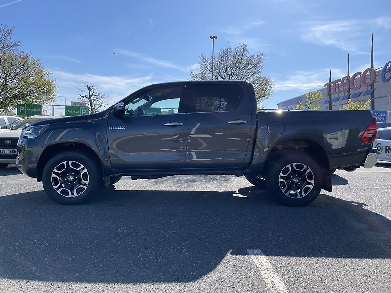 Toyota Hilux 2.8D Executive ODBĚR 3/2027 - fotka 7 z 30