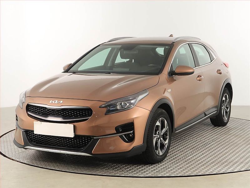 Kia XCeed (2022) Silver 1.5 T-GDI - fotka 2 z 17