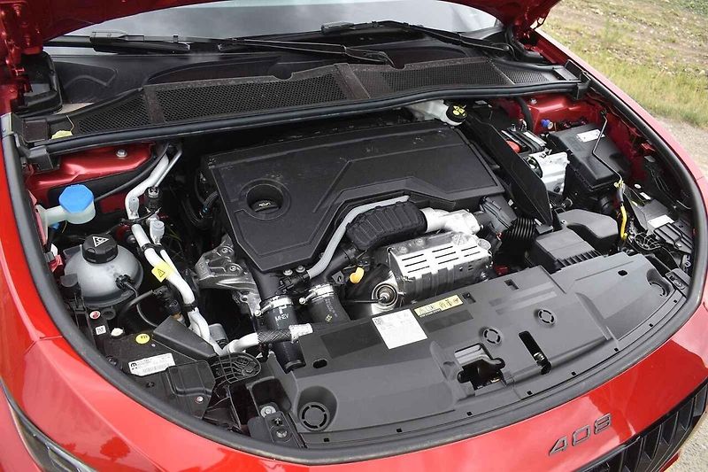 Peugeot uvádí na trh modernizovanou verzi vozu 408.