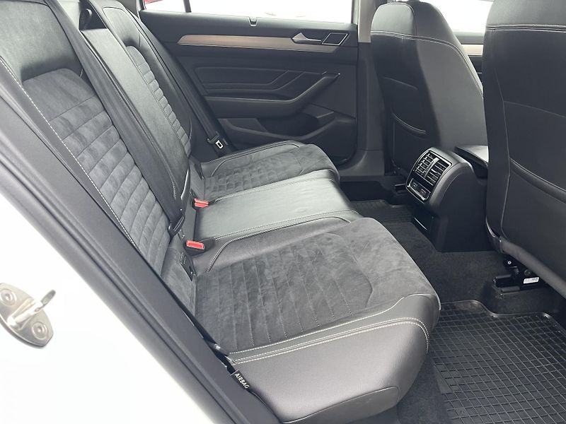 Volkswagen Passat 2.0TDi DSG 4x4 ELEGANCE-DPH-ČR - fotka 33 z 46
