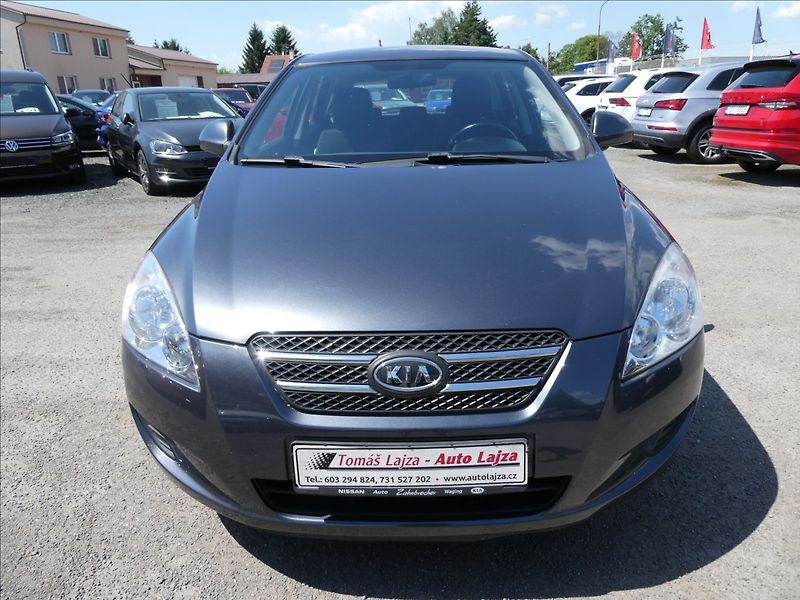 Kia Ceed 1,4 i 80kW klima, 1.majitel - fotka 2 z 32
