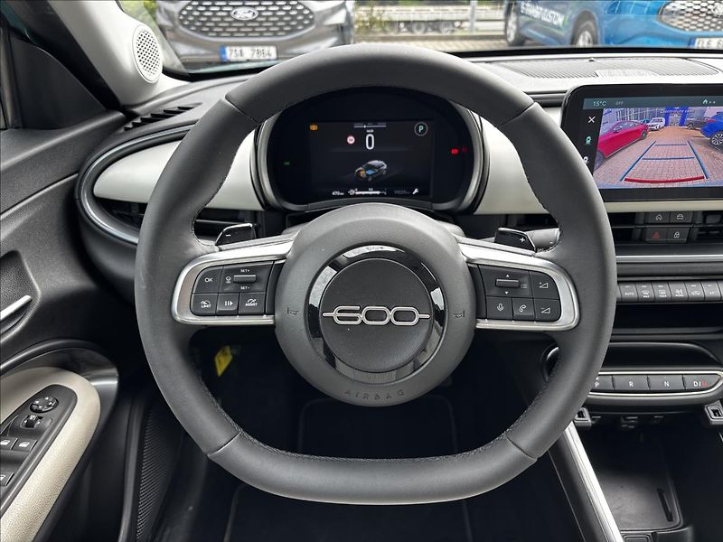 Fiat 600 1,2 Hybrid 100kW La Prima - fotka 23 z 39