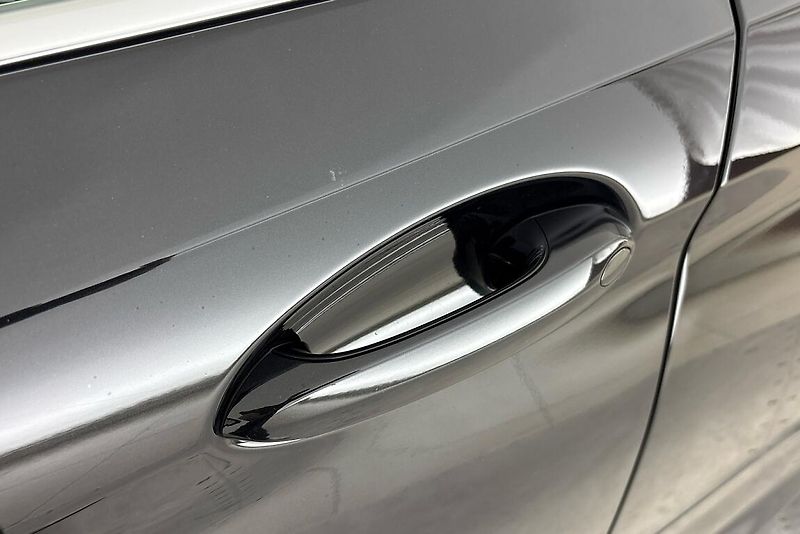 BMW Řada 5 540d xDrive - fotka 25 z 28