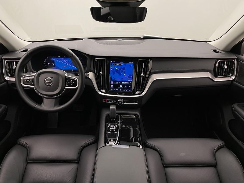 Volvo V60 T6 RECHARGE BRIGHT ULTIMATE CZ - fotka 2 z 65