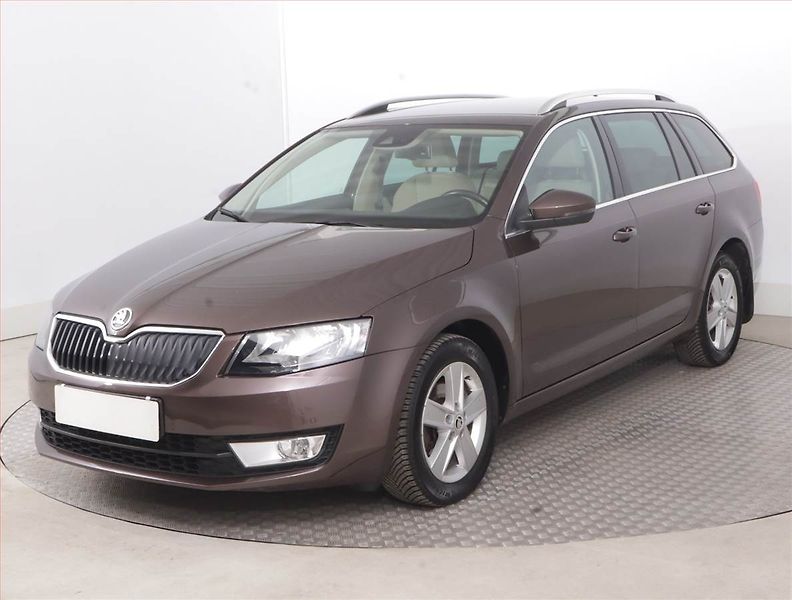 Škoda Octavia (2013) Elegance 1.6 TDI, 4X4, Kůže - fotka 2 z 16