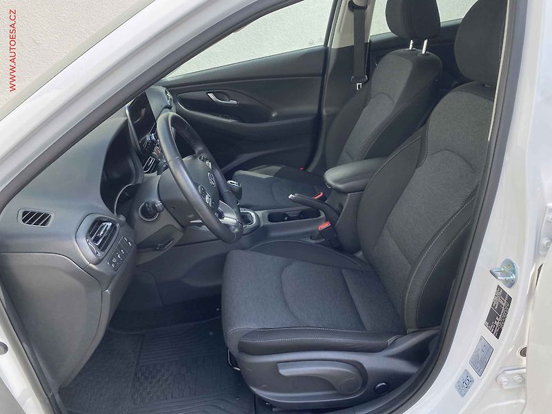 Hyundai i30 (2023) 1.5 T-GDi, 1.maj,ČR, Smart - fotka 9 z 18