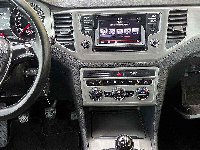 Volkswagen Golf Sportsvan TSi CEBIA,KAMERA,Bi-xenony  - fotka 29 z 43