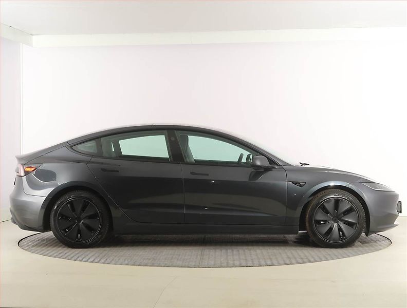 Tesla Model 3 (2023) Standard Range 60kWh, SoH 98% - fotka 6 z 32