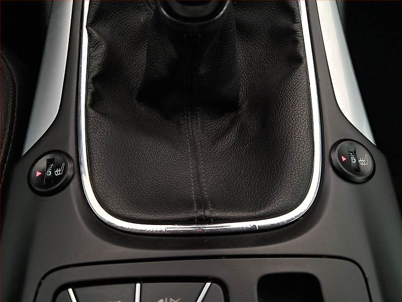 Opel Insignia (2009) 1.6 Turbo, v provozu - fotka 16 z 22