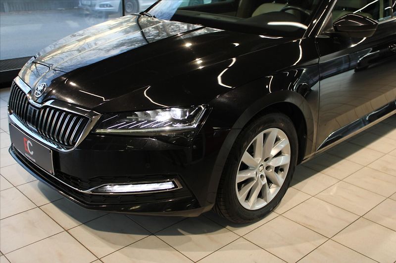 Škoda Superb TDi DSG 4x4 Style Combi - fotka 7 z 34