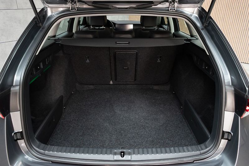 Škoda Octavia 2.0 TDI STYLE*KESSY*DPH*ČR 1.M - fotka 38 z 41