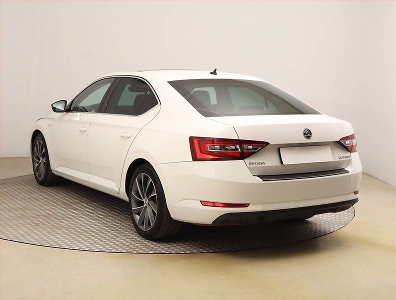 Škoda Superb (2018) 2.0 TDI, 4X4, Automat, Kůže - fotka 4 z 32