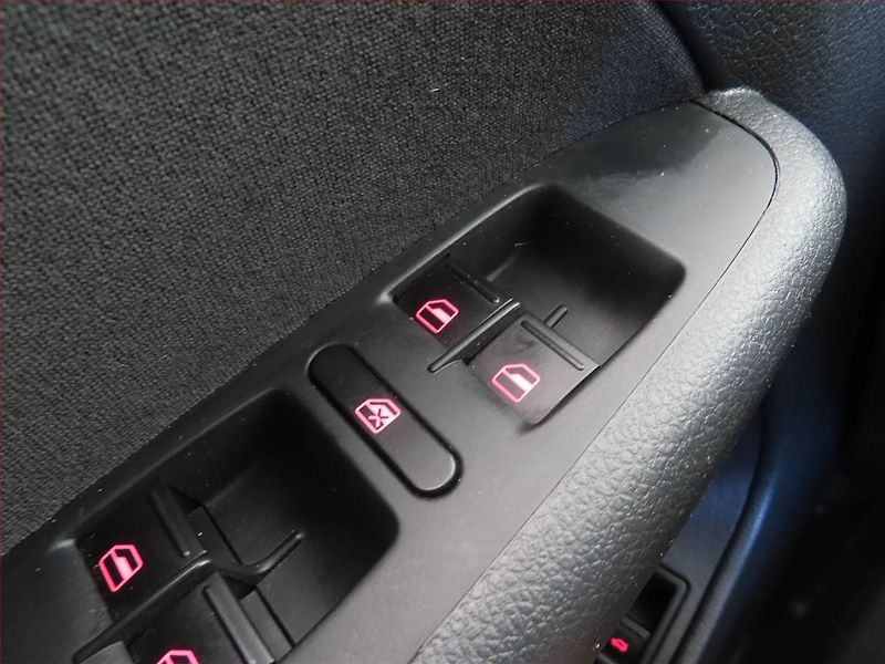 Volkswagen Jetta (2011) 1.6 TDI, Tempomat - fotka 13 z 13