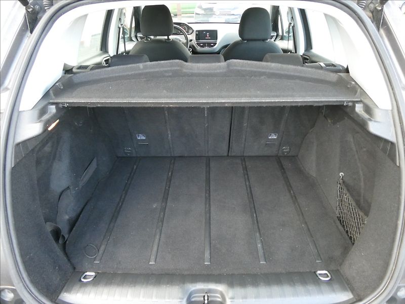Peugeot 2008 1,2 PureTech 60kW - fotka 18 z 38
