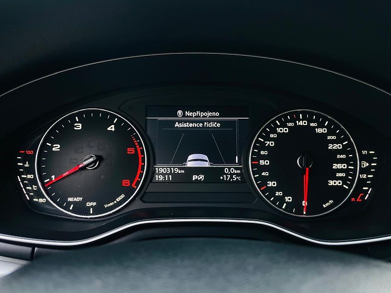 Audi A4 Avant 2.0TD AUT VÝHŘEV SENZORY - fotka 45 z 48