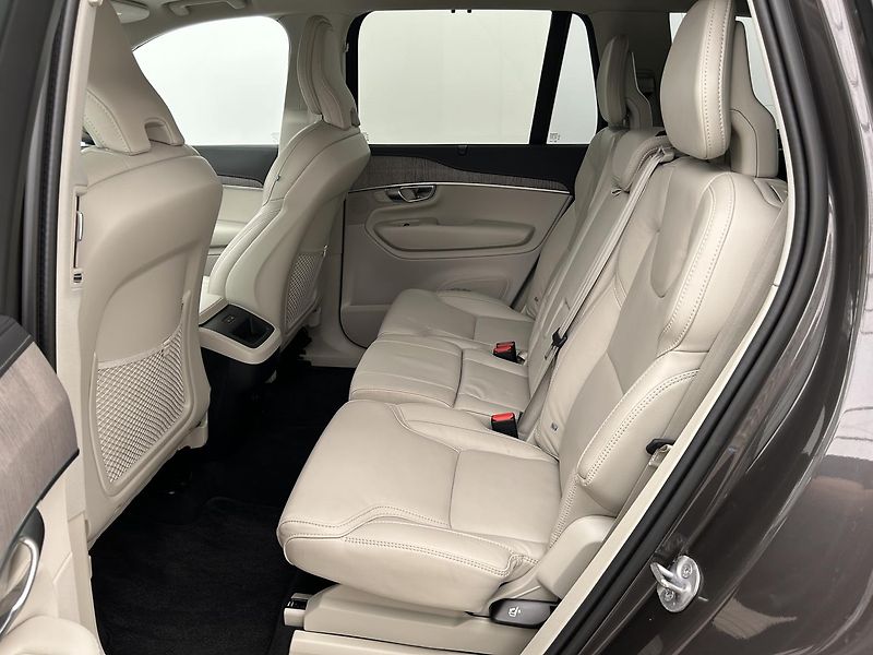 Volvo XC90 2.0 B5 4x4 PLUS Bright Vzduch - fotka 12 z 32