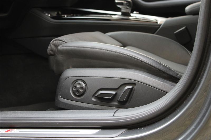 Audi A4 40TDI Q/S-LINE/ZÁRUKA/DPH/CZ - fotka 16 z 44